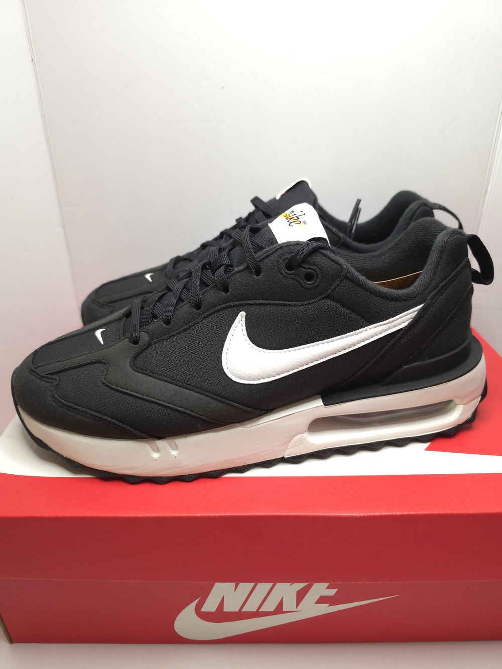 NIKE AIR MAX DAWN BLACK SUMMIT WHITE  WOMENS 9 - MENS 7.5 DC4068 001
